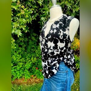 Motherhood 👶 Black and White Floral Blouse